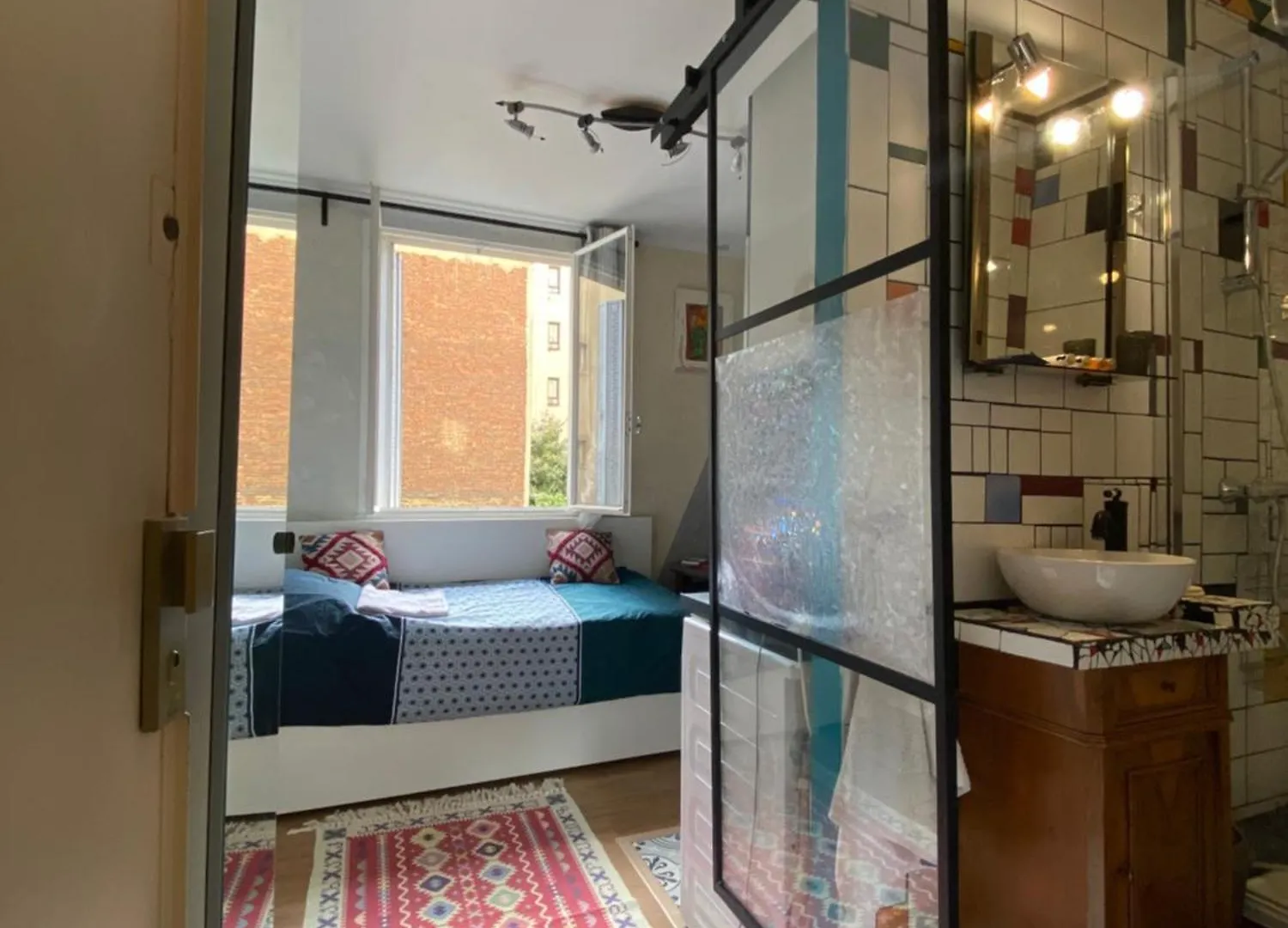 Charming Arty Studio Paris